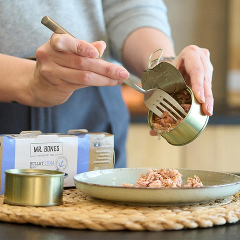 Mr. Bones Fresh Topper – Atlantische Kogeltonijn – 100% natuurlijke, sappige maaltijdverrijker voor honden, rijke bron van omega-3 en perfect als smakelijke toevoeging aan brokken, natvoer of BARF-maaltijden