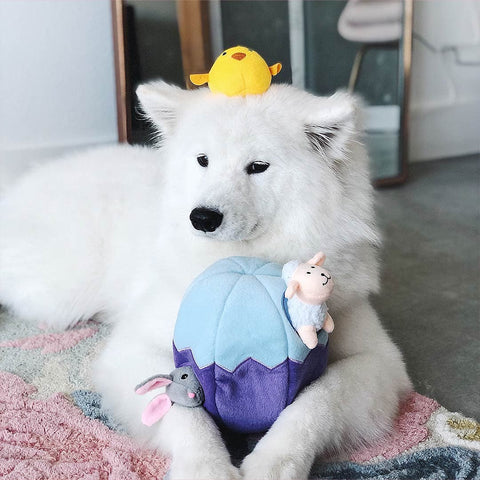 ZippyPaws Easter Burrow – Egg and Friends – interactief snuffel- en paas-verstopspeelgoed voor honden, pluche paasei met drie piepende paasvriendjes (kuikentje, konijntje, lammetje)