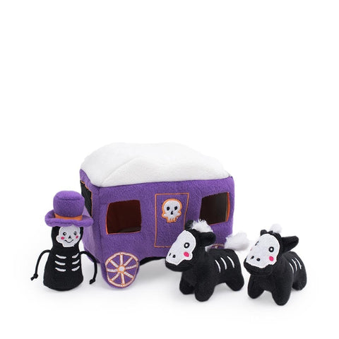 ZippyPaws Halloween Burrow Haunted Carriage – interactief Halloween verstopspeelgoed voor honden, pluche paarse spookkoets met twee piepende skeletpaardjes en een koetsier