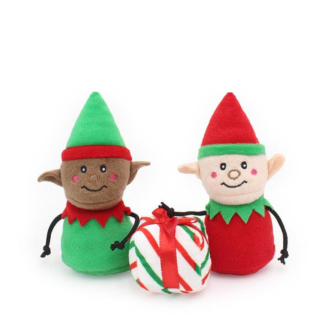 Twee piepende kerstelfjes en een kerstcadeautje van ZippyPaws Holiday Burrow Santa’s Workshop – zachte, pluche knuffeltjes om te verstoppen in de werkplaats