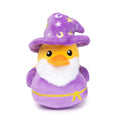 FuzzYard Waddle Squad-dle Sirius Quack – pluche hondenspeeltje in de vorm van een badeend verkleed als tovenaar, met geborduurd gezicht, zachte paarse tovenaarsmantel en tovenaarshoed, knuffelspeelgoed voor honden