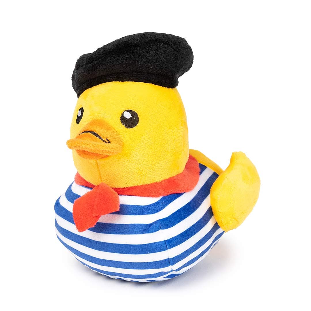 FuzzYard Waddle Squad-dle Timotheé Chalaquack – pluche hondenspeeltje in de vorm van een gele badeend, verkleed als Franse filmster met zwarte baret, rood sjaaltje en blauw-wit gestreept shirt, knuffelspeelgoed voor honden