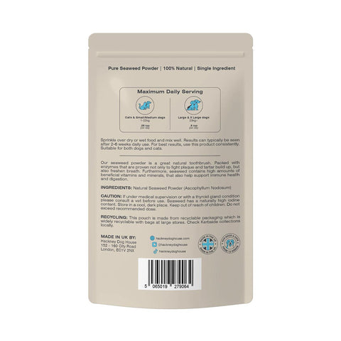 Achterzijde verpakking Hackney Dog House Plaque Out Powder – natuurlijke zeewierformule met dosering, ingrediënten en gebruiksadvies voor honden