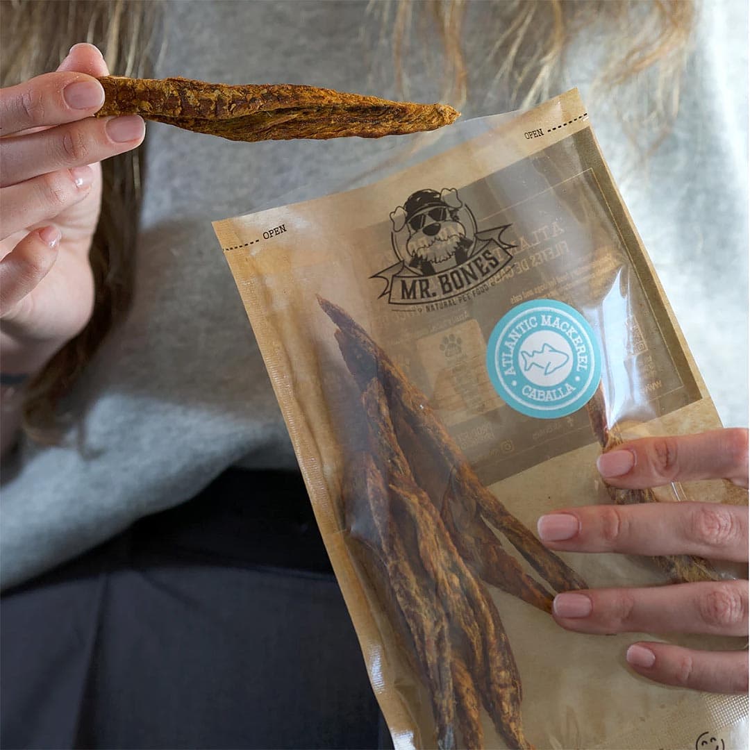 Mr. Bones Atlantische Makreelfilets – close-up van lichte, knapperige hondensnack, rijk aan eiwitten en omega-3 voor gezonde huid, vacht en gewrichten