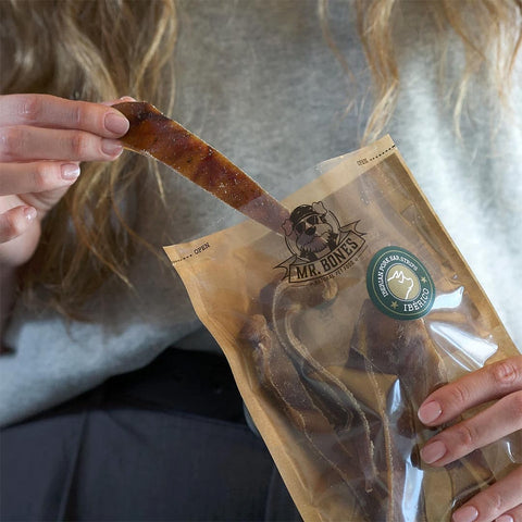 Mr. Bones Ibérico Varkensoorreepjes – 100% natuurlijke kauwsnack voor honden, met stevige structuur en rijke smaak van Ibérico varken